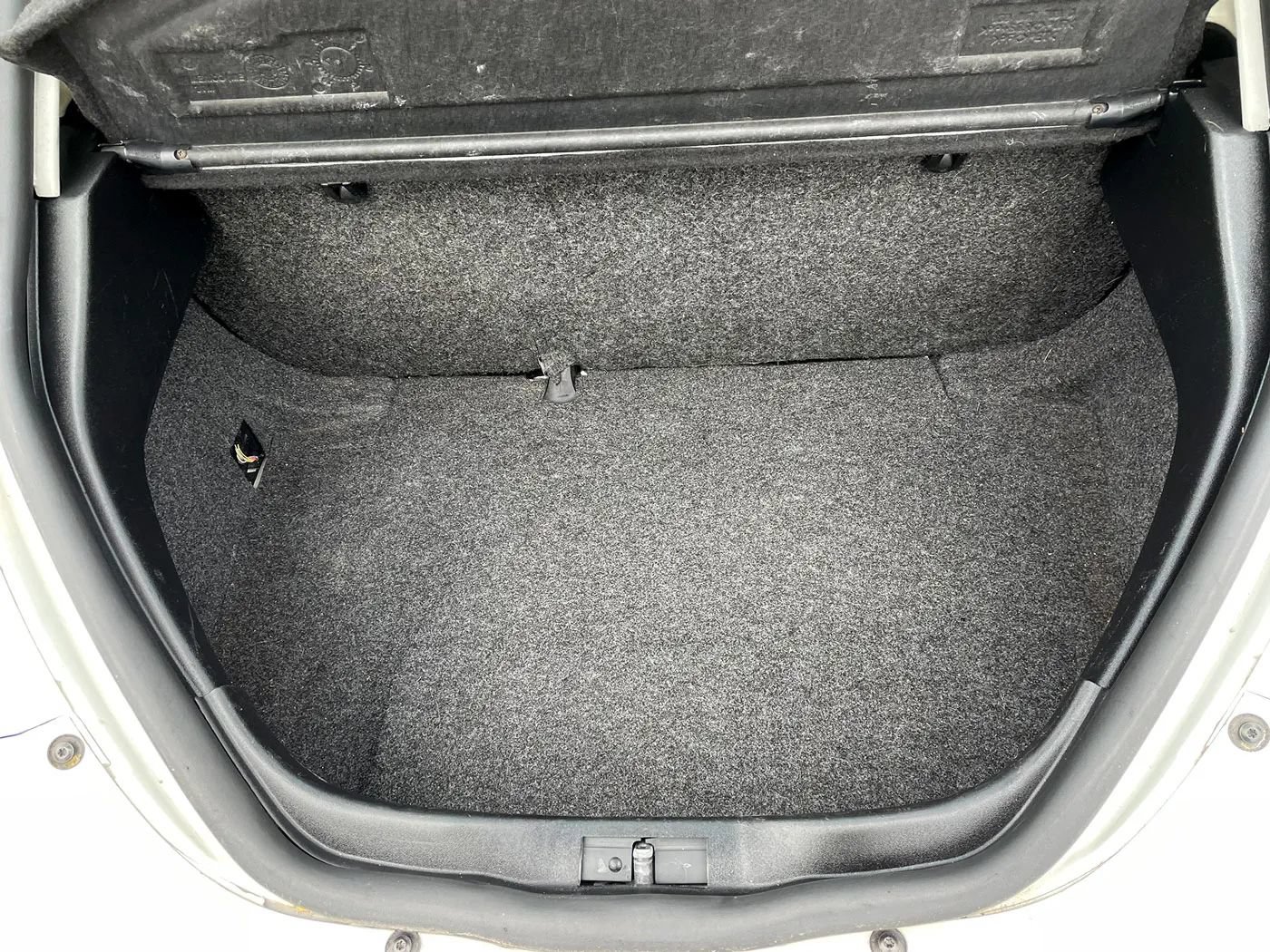 Used 2008 Volkswagen Beetle SE FWD image 6