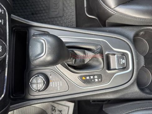Used 2019 Jeep Cherokee Trailhawk w/ Cold Weather Group AWD/4WD image 38