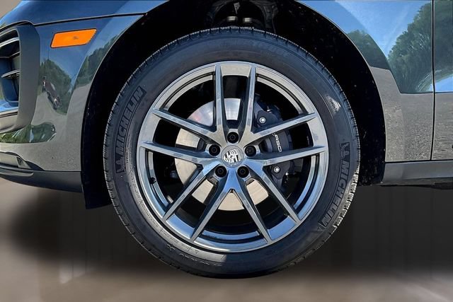 Used 2026 Porsche Macan AWD/4WD image 32