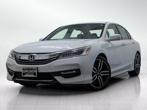 Used 2017 Honda Accord Touring image 1