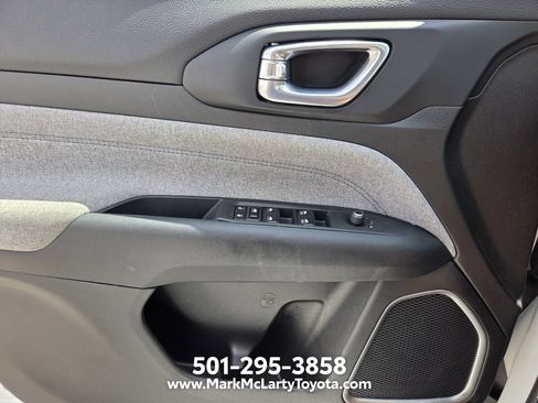 Used 2024 Jeep Compass Latitude AWD/4WD image 24