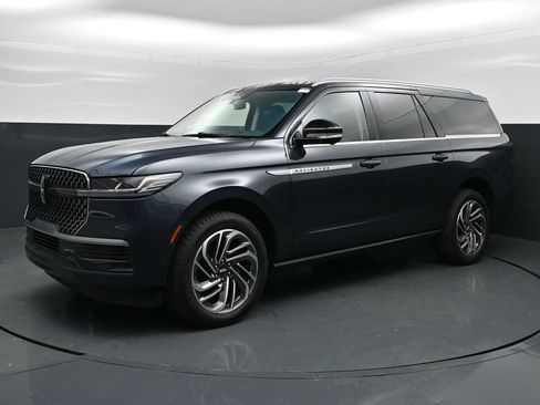 Used 2025 Lincoln Navigator L Reserve AWD/4WD image 1