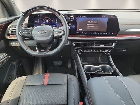 Used 2026 Chevrolet Traverse RS FWD image 10