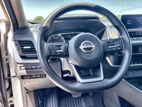 Used 2024 Nissan Rogue SV AWD/4WD image 17