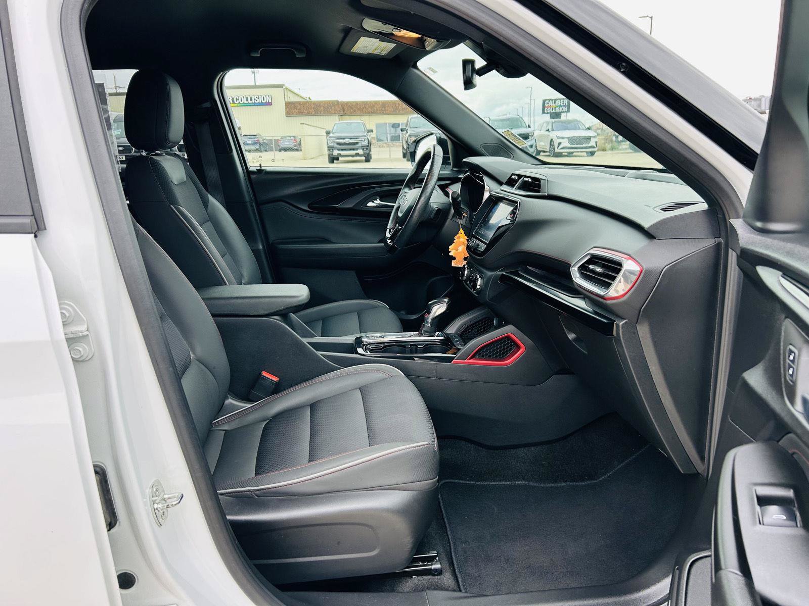 Used 2021 Chevrolet TrailBlazer RS w/ Technology Package FWD image 32