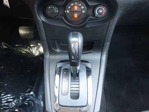 Used 2013 Ford Fiesta SE FWD image 35