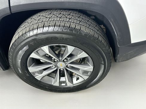 Used 2025 Chevrolet Equinox LT image 11