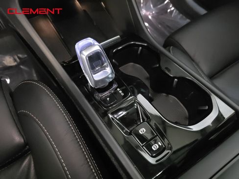 Used 2023 Volvo XC40 B5 Ultimate image 21