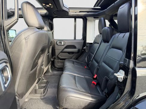 Used 2023 Jeep Wrangler Unlimited Sahara image 11