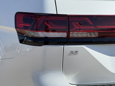 New 2026 Volkswagen Atlas Peak Edition AWD/4WD image 13