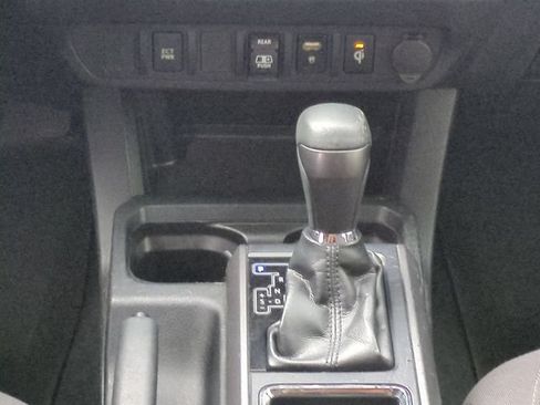 Used 2018 Toyota Tacoma TRD Off-Road AWD/4WD image 20