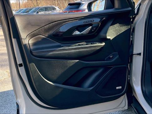 Used 2022 GMC Terrain AT4 w/ Infotainment Package II image 9