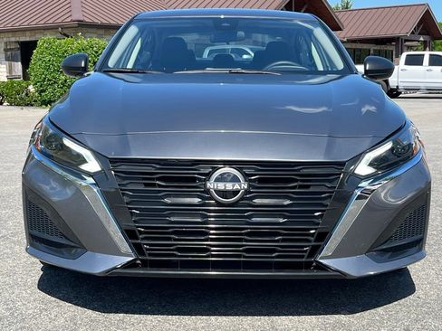 Used 2024 Nissan Altima 2.5 SV FWD image 2