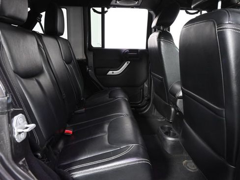 Used 2014 Jeep Wrangler Unlimited Rubicon AWD/4WD image 18