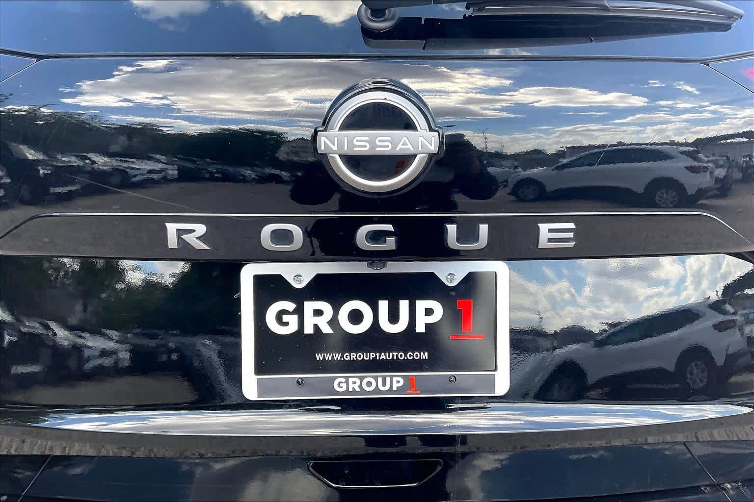 Used 2025 Nissan Rogue SV FWD image 10