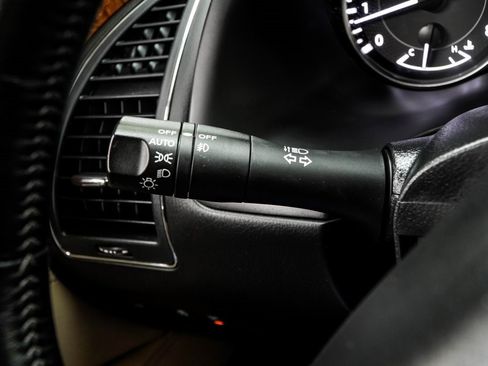 Used 2023 Nissan Armada SL w/ Captain's Chairs Package image 39