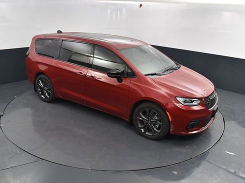 New 2026 Chrysler Pacifica Select FWD image 30