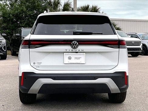 New 2026 Volkswagen Tiguan SE image 6