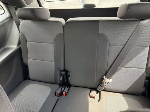 Used 2023 Chevrolet Traverse LT FWD image 28