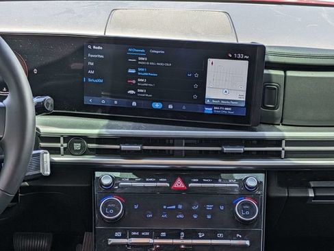 Certified 2025 Hyundai Santa Fe XRT AWD/4WD image 18