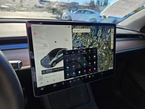 Used 2021 Tesla Model Y Long Range image 13