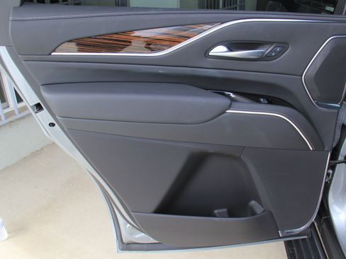 Used 2024 Cadillac Escalade Premium Luxury w/ Performance Package image 29