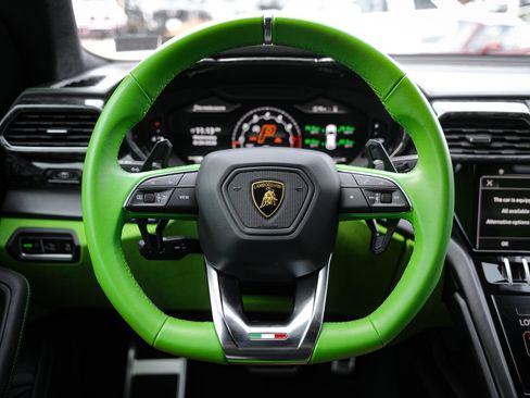 Used 2022 Lamborghini Urus AWD/4WD image 19