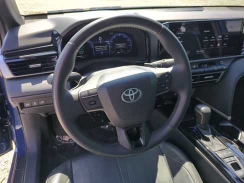 Used 2025 Toyota Camry XSE FWD image 18