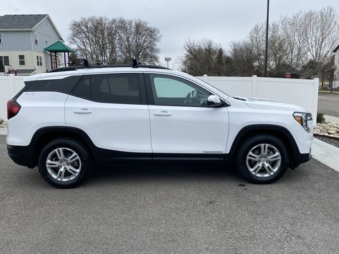 Used 2023 GMC Terrain SLE w/ Driver Convenience Package image 7