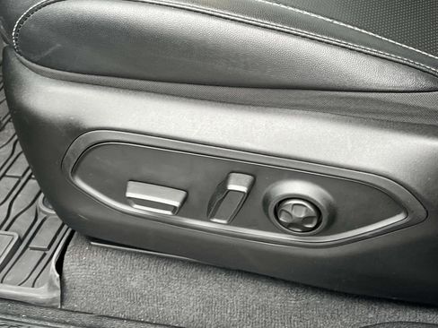 Used 2025 Jeep Grand Cherokee L Limited w/ Luxury Tech Group II image 28