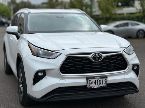 Used 2023 Toyota Highlander XLE FWD image 7