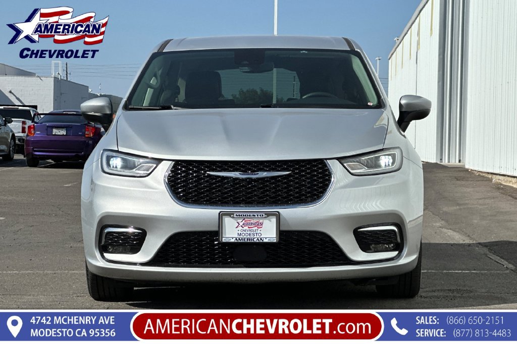 Used 2023 Chrysler Pacifica Touring-L FWD image 9