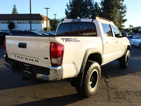 Used 2016 Toyota Tacoma TRD Off-Road image 9