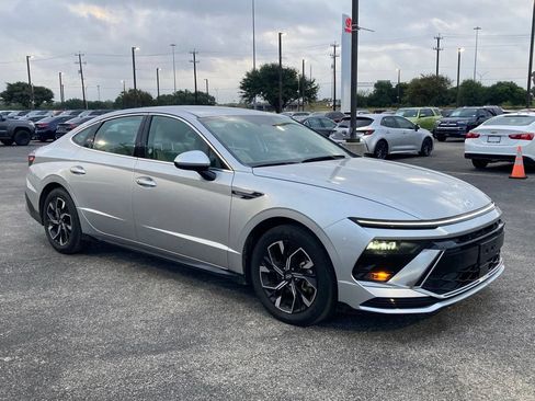 Used 2025 Hyundai Sonata SEL FWD image 3