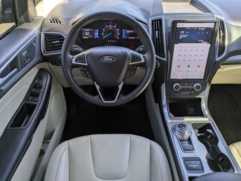 Used 2022 Ford Edge Titanium AWD/4WD image 16