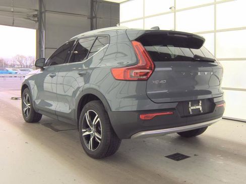 Used 2023 Volvo XC40 B5 Plus w/ Climate Package image 3