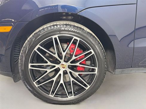 Certified 2023 Porsche Macan S AWD/4WD image 11