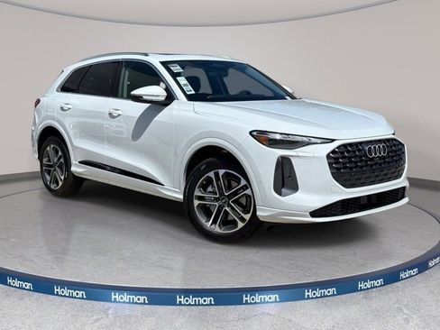 Certified 2025 Audi Q5 Premium w/ Convenience Package image 2