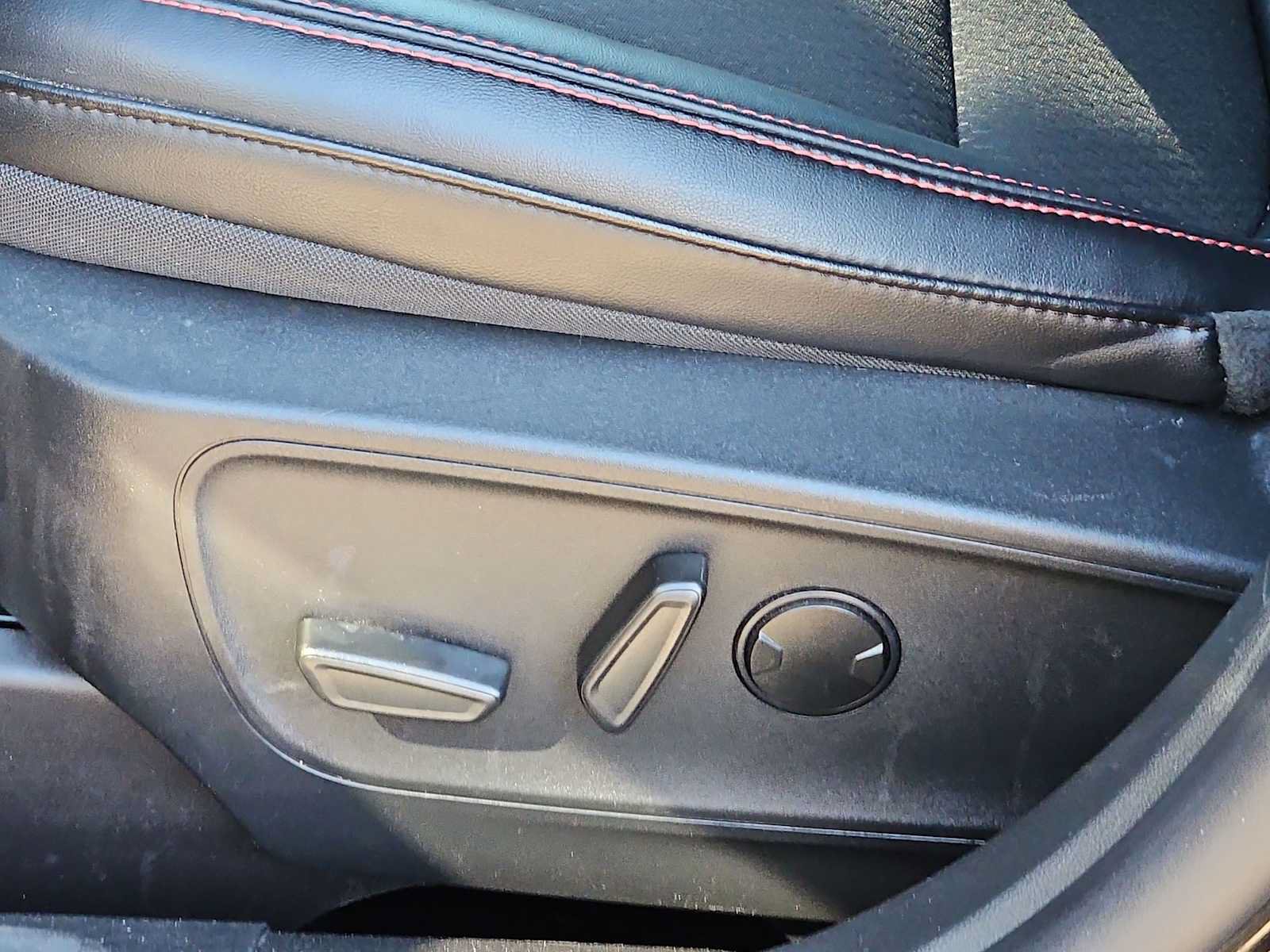 Used 2025 Ford Escape ST-Line FWD image 8