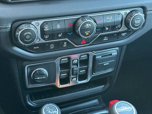 New 2025 Jeep Gladiator Sport image 17