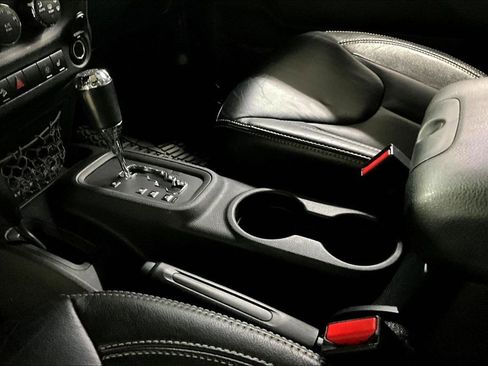Used 2013 Jeep Wrangler Rubicon w/ PWR Convenience Group AWD/4WD image 18