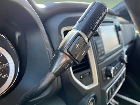 Used 2018 Nissan Titan SL w/ Midnight Edition AWD/4WD image 17