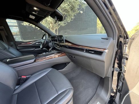 Used 2021 Cadillac Escalade Luxury image 32