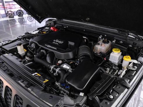 Used 2023 Jeep Gladiator Willys image 55