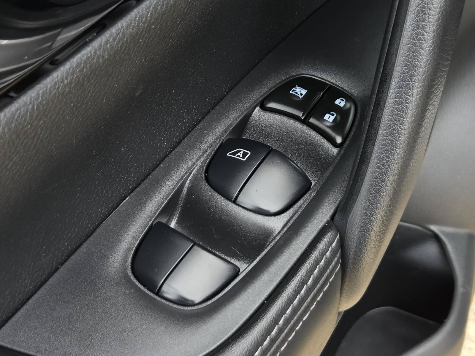 Used 2022 Nissan Rogue Sport SV w/ Technology Package FWD image 18