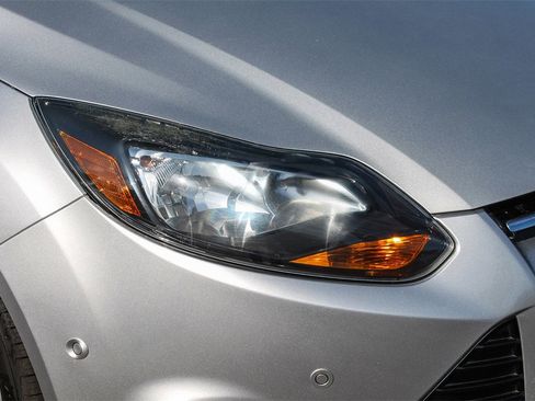 Used 2012 Ford Focus Titanium image 4