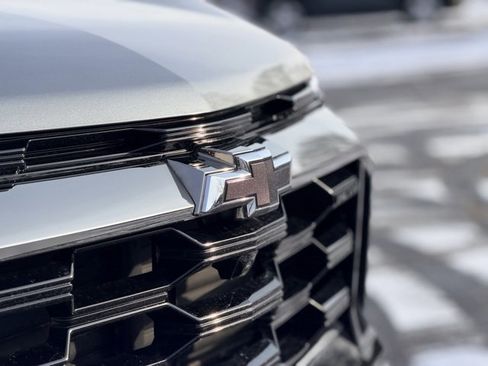 Used 2025 Chevrolet Equinox ACTIV w/ Safety and Technology Package image 31