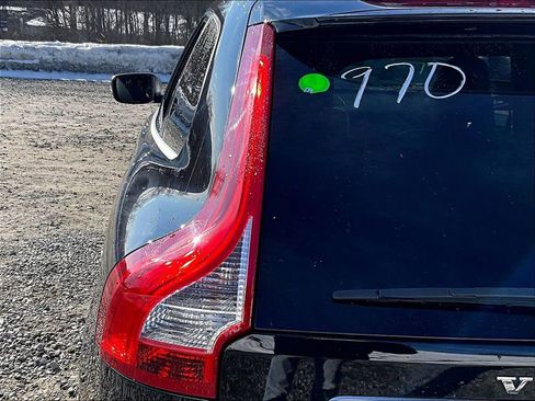 Used 2017 Volvo XC60 T6 R-Design w/ Climate Package image 28