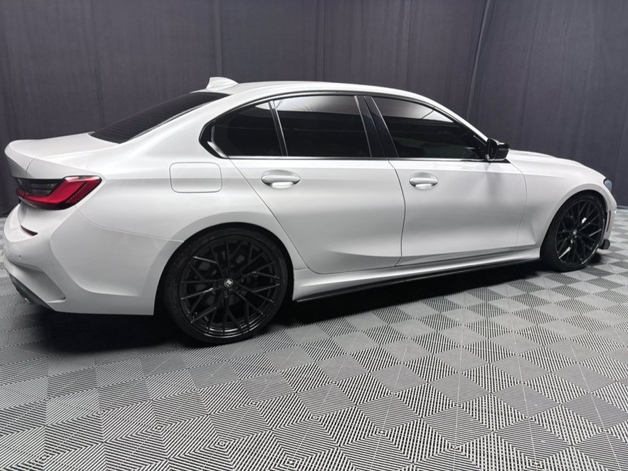 Used 2021 BMW 330i xDrive  w/ M-Sport Package w/ M Sport Package AWD/4WD image 17