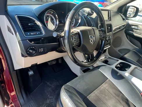 Used 2019 Dodge Grand Caravan SXT image 23